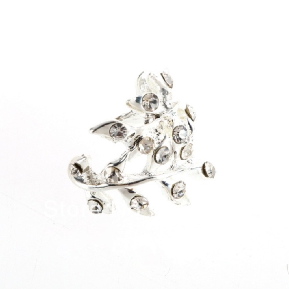 π Awesome Pierce-less leaf vine ear cuff in gold or silver π - Picture 4 of 8